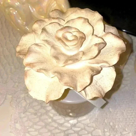 Vintage 🌸Ceramic 🌸Aroma 🌸Diffuser perfect for Bathroom or Bedroom 🌸 - Picture 2 of 5
